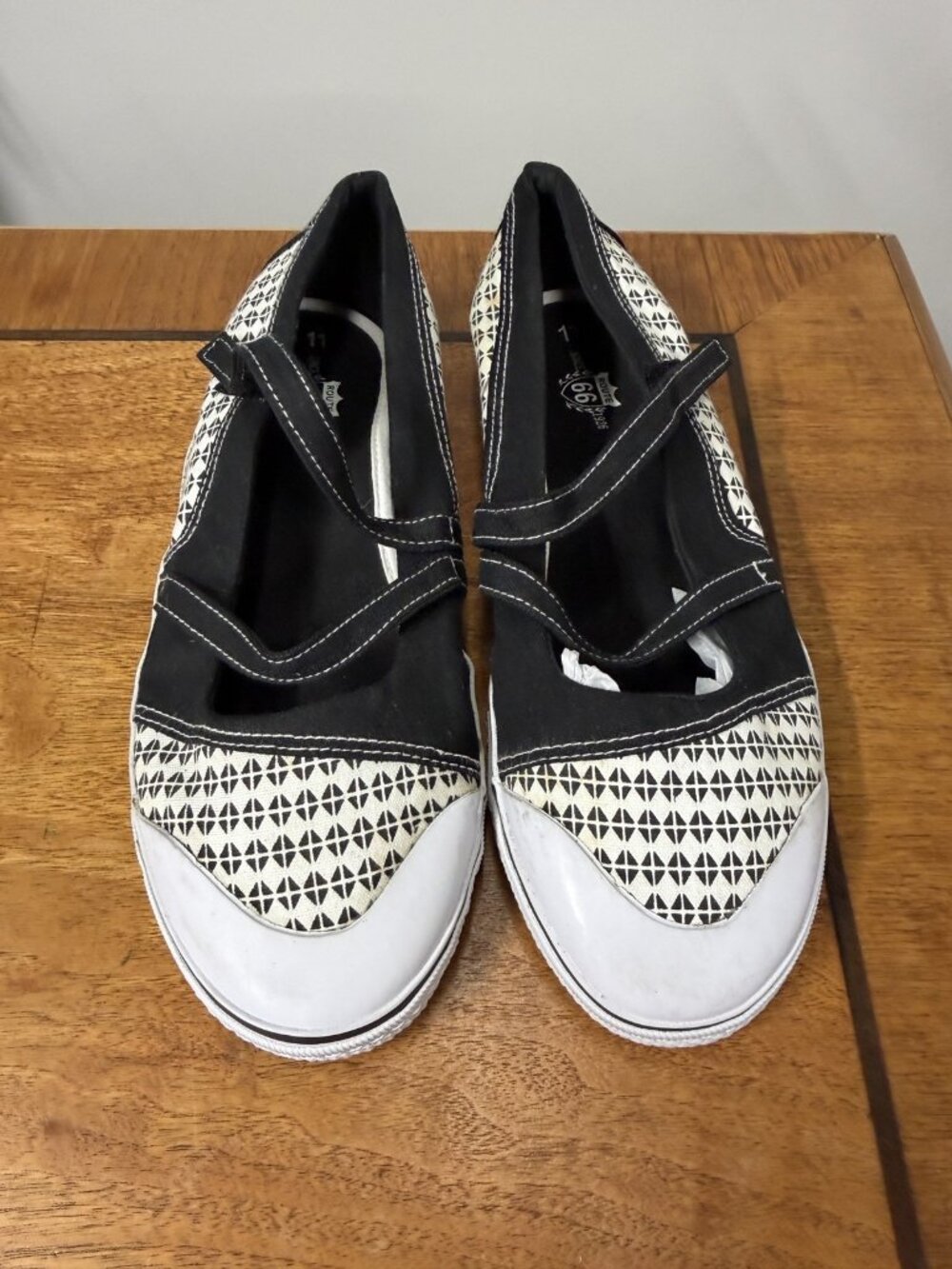 Vtg 1990s Mary Jane Women’s Size 11‎ Black White Low Sneakers Trainers Atleisure